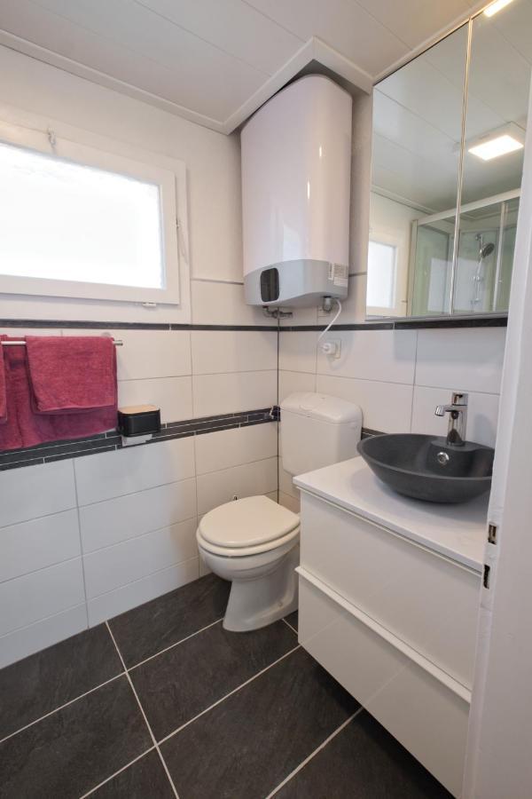 Getaway With Private Entrance, Right On The Constance Cycle Path, Barbecue Area, Free Wifi, Netflix And Free Bikes * Salmsach